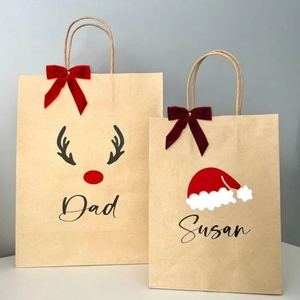 Sacs-cadeaux de Noël personnalisés en papier kraft avec nœuds en velours et motifs cerf