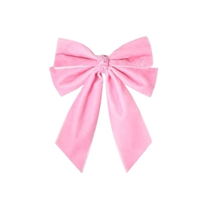 Dettaglio del fermaglio per capelli con fiocco in velluto rosa e nastri lunghi