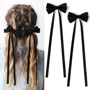 Lot de deux barrettes à nœuds en velours noir avec de longs rubans élégants