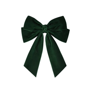 Dettaglio del fermaglio per capelli con fiocco in velluto verde scuro e nastri lunghi