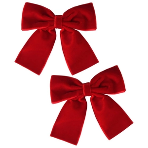Vue détaillée des barrettes nœuds en velours rouge montrant la texture douce du tissu