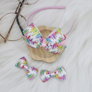 Cerchietto e fermagli con fiocchi rosa e stampa di matite per accessori per capelli