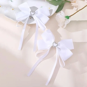 Paire de nœuds dans les cheveux blancs avec strass cœur et longs rubans filles