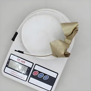 Elegante cerchietto bianco con grande fiocco in raso oro metallizzato, accessorio leggero 16g