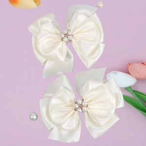 Elegante Fermaglio per Capelli con Fiocco in Raso e Fiore di Künstliche Perle e Strass Crema Bianco Dolce Clip a Coccodrillo Donna