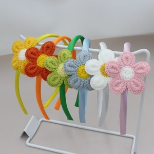 Set de diademas de girasol hechas a mano a ganchillo en seis colores para mujeres