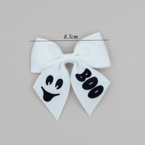 Barrette nœud Halloween blanche avec fantôme noir et texte BOO, largeur 8,5 cm