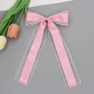 Pince à cheveux nœud en satin rose avec dentelle blanche et longs rubans élégants