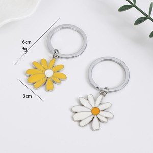 Daisy flower keychain set in yellow and white alloy with bright drip oil finish