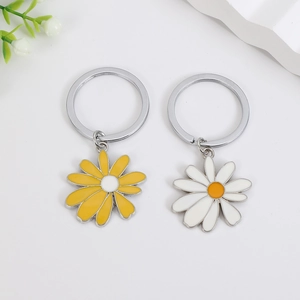 Zinc Alloy Daisy Flower Keychain Floral Enamel Pendant Bag Charm For Women Gift Fashion Accessories Key Ring Decoration