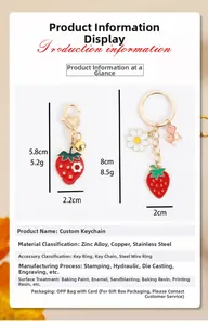 Vue détaillée montrant les dimensions des porte-clés fraises en émail avec marguerites