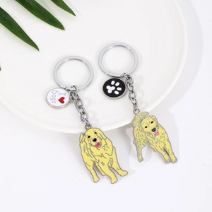 Détail de porte-clés Golden Retriever en métal avec breloques patte et texte I Love Dogs