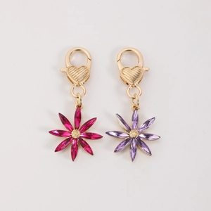 Porte-clés Moderne en Alliage Strass Fleur à Huit Pétales Avec Fermoir Coeur Bijou de Sac Floral pour Femme Cadeau