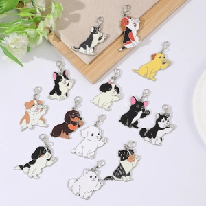 Portachiavi in Smalto Cane Che Saluta Cartone Animato Carino Lega Ciondolo Cane Domestico per Borsa Decorazione Regalo