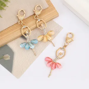 Charmants porte-clés ballerine en métal avec strass et jupes à pétales de fleurs