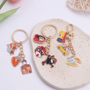 Porte-clés Créatif en Métal Émail Dessin Animé Été Plage Voyage Valise Pendentif Ours Hip Hop Petit Frais Accessoire de Sac