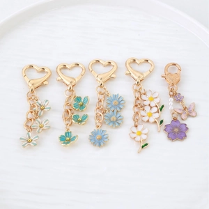 Mignon Porte-Clés Floral en Alliage de Zinc Avec Fermoir Coeur Pendentif Fleur Papillon Émail Accessoire de Sac Mode Cadeau Femme