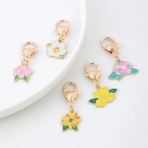 Zinc Alloy Enamel Flower Keychain With Heart Shaped Lobster Clasp Floral Bag Charm Pendant Accessories Jewelry Gift Women