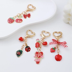 Mignon Porte-clés en Métal Émail aux Fruits pour Femmes Filles Fermoir Mousqueton Cœur Charme de Sac Fraise Cerise Coccinelle Nœud Bijoux Cadeau