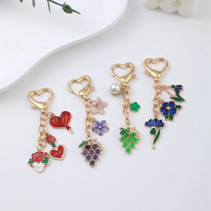 Porte-clés en Alliage de Zinc Pastoral Émail Floral Raisin Cœur Fermoir Mousqueton Rose Papillon Pendentif Sac Charm Bijoux Femme Cadeau