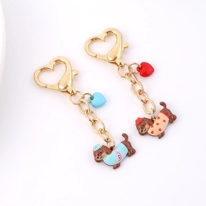 Set de porte-clés teckel mignon avec fermoirs cœur et pendentifs chien émaillés colorés