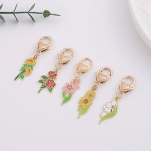 Porte-clés Fleur en Émail Tournesol Rose Lys Pendentif de Sac en Alliage de Zinc Fermoir Coeur Or Accessoires de Mode Cadeau