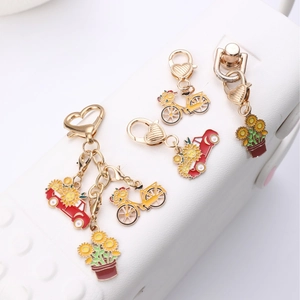 Porte-clés en Alliage Émaillé Tournesol Camion Vélo Plante en Pot Style Pastoral Pendentif de Sac pour Femme Bijoux Cadeau