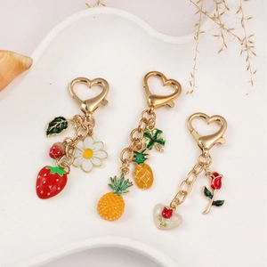 Pastoral Fruit Strawberry Pineapple Flower Metal Keychain Enamel Heart Lobster Clasp Bag Pendant Gold Alloy Keyring Accessory For Women