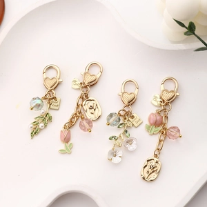 Eleganti portachiavi a tulipano dorati con perle e ciondoli a cuore Good Luck