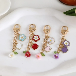 Élégant Porte-Clés Fleur de Muguet en Alliage Émaillé Avec Pendentif Marguerite Fermoir Coeur Bijou de Sac Floral Cadeau Femme