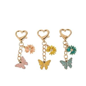 Bunter Schmetterling und Gänseblümchen Schlüsselanhänger-Set mit herzförmigen Verschlüssen