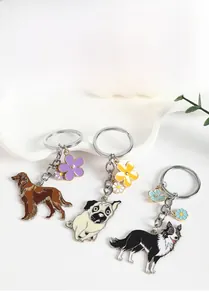 Ensemble détaillé de porte-clés chien en métal avec breloques émaillées carlin et berger