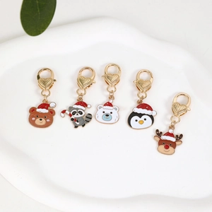Porte-clés en Métal Animaux Dessin Animé de Noël Pendentif Émail Ours Pingouin Renne Porte-clés Décoration de Sac Cadeau