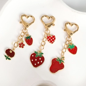 Cute Strawberry Metal Keychain Red Enamel Fruit Pendant For Women Girls Bag Charm Accessories Heart Clasp Holiday Gift