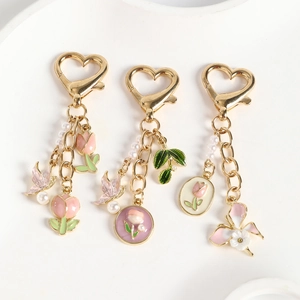 Porte-Clés Coeur Tulipe en Émail pour Femme Fleur Rose Papillon Pendentif de Sac en Métal avec Imitation de Künstliche Perle