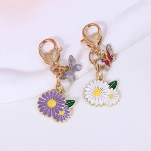 Porte-clés en Alliage de Marguerite et Papillon Avec Fermoir Coeur Pendentif de Sac en Émail pour Femme Fille Cadeau