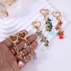 Fashionable butterfly and tulip enamel keychains with heart-shaped golden lobster clasps
