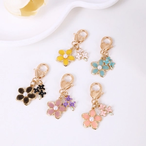 Porte-clés fleurs de cerisier en cinq couleurs avec perles et fermoirs cœur