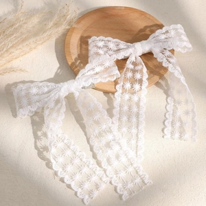 Fermaglio per Capelli con Fiocco in Pizzo Bianco e Ricamo Elegante Nastro Floreale Accessorio Principessa per Donna Ragazza