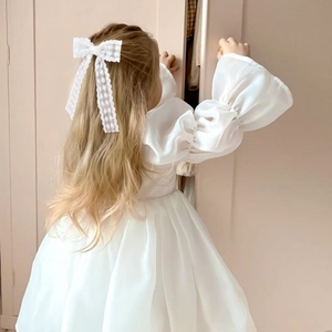 Elegante fermaglio per capelli con fiocco in pizzo bianco e abito da principessa per bambine