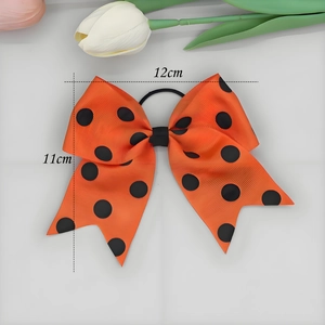Détail du nœud papillon orange de 12cm à pois noirs avec élastique en ruban gros-grain