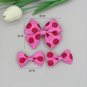 Roze haarklemset met rode stippen van grosgrain lint in drie verschillende maten