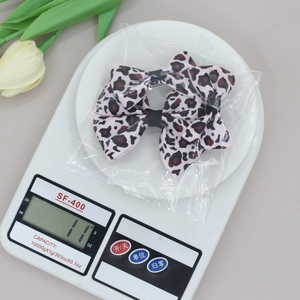 Pink leopard print bow hair clips made of grosgrain ribbon weighing 11g with packaging