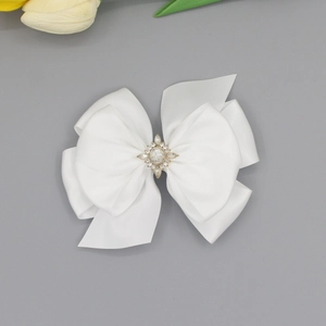 Pince à cheveux élégante en satin blanc avec nœud et strass vintage pour femmes