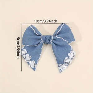 Barrette nœud en jean bleu avec bordures ondulées brodées blanches pour filles