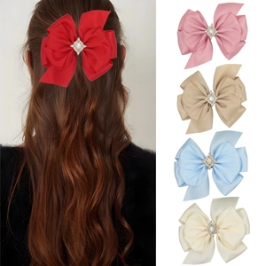 Barrette à Cheveux Élégante en Satin avec Nœud Papillon et Accents Floraux en Strass et Perles Artificielles Pince Croco pour Femme