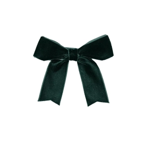 Détail d'un nœud en velours vert foncé avec une texture douce et un design symétrique