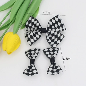 Klassisches Set aus schwarz-weißen Haarklammern mit Karomuster in 9,5 cm und 6,5 cm
