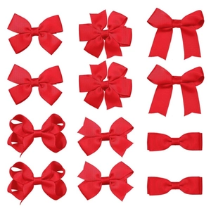 Détail du lot de 12 barrettes à nœuds en ruban gros-grain rouge pour les cheveux
