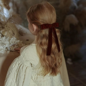 Elegante set di 4 fermagli per capelli in velluto rosso scuro con nastri per bambina